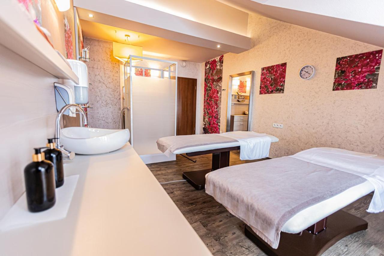 Hotel Olivia Medical Spa Skomielna Czarna Exterior foto